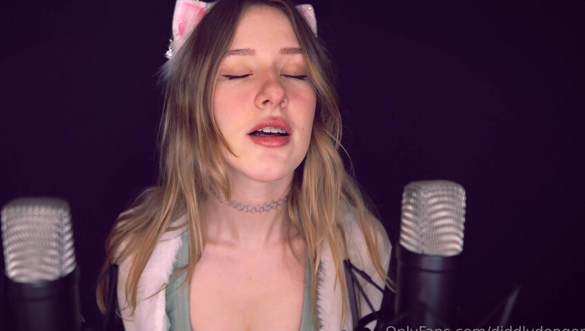 Diddly ASMR - Cat girl strokes 2 mics and moans for you