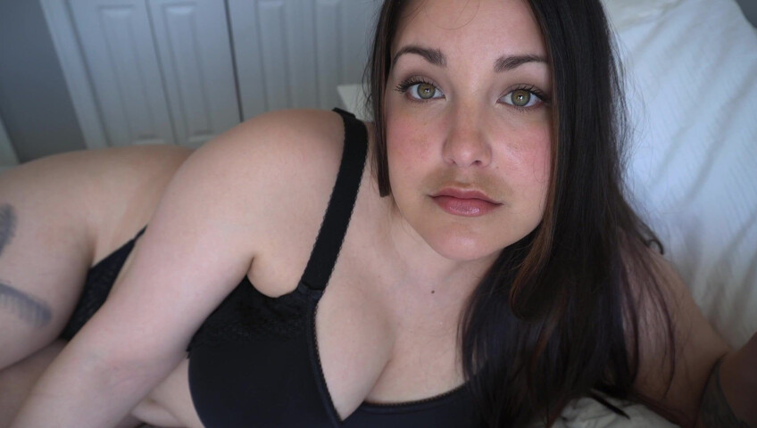 GirlOn Top880 – Mommy Competes With Your Favorite Porn