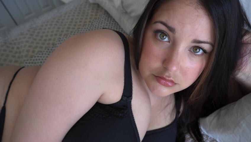 GirlOn Top880 – Mommy Competes With Your Favorite Porn