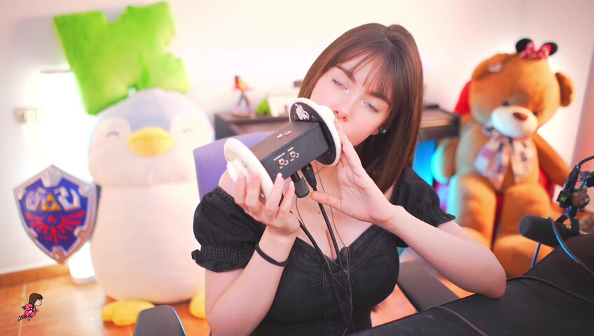 IJenz - Wet Ear Licking