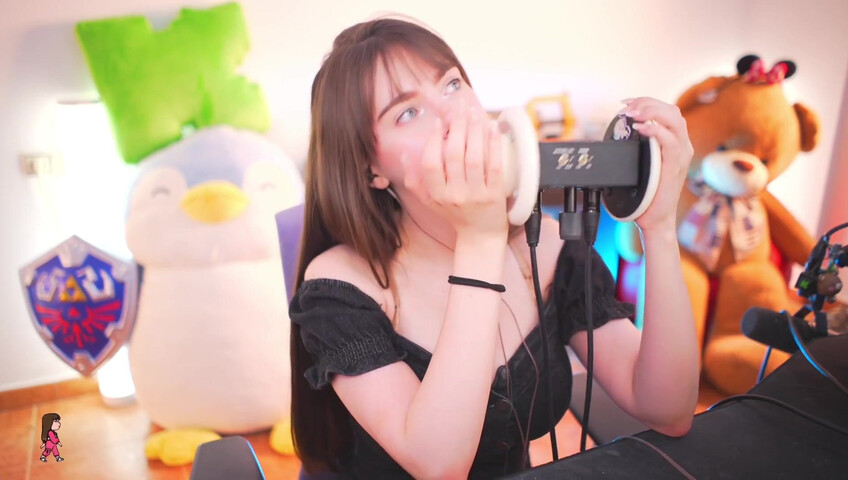 IJenz - Wet Ear Licking