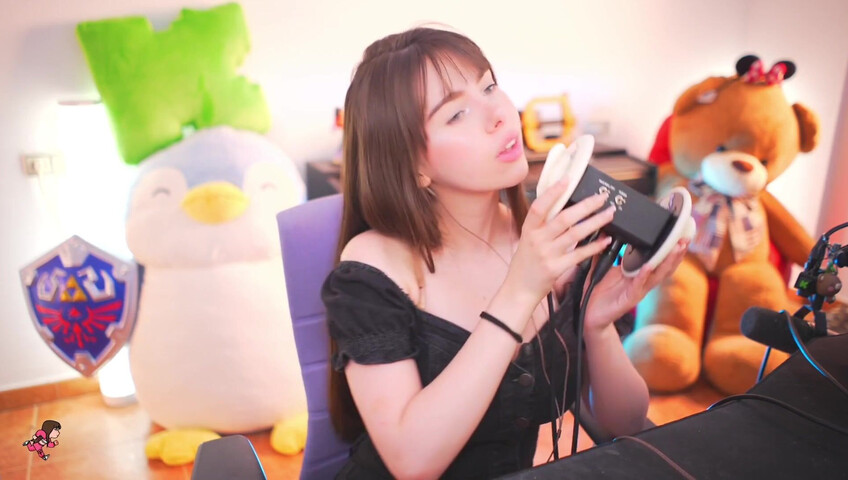 IJenz - Wet Ear Licking