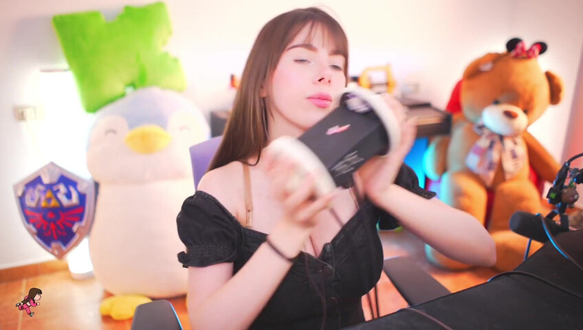 IJenz - Wet Ear Licking