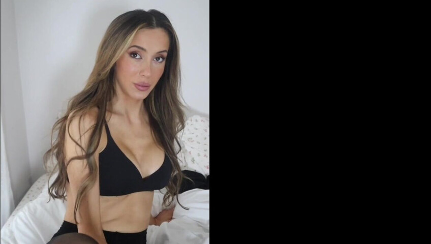 Isabella ASMR - 19 December 2024 - Birthday Girl Tries on Her Birthday Gift