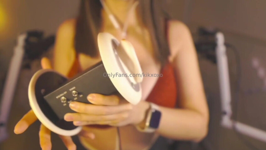 Kikxoxo - Ear Licking