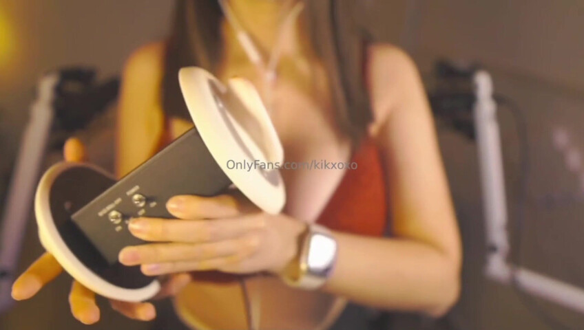 Kikxoxo - Ear Licking