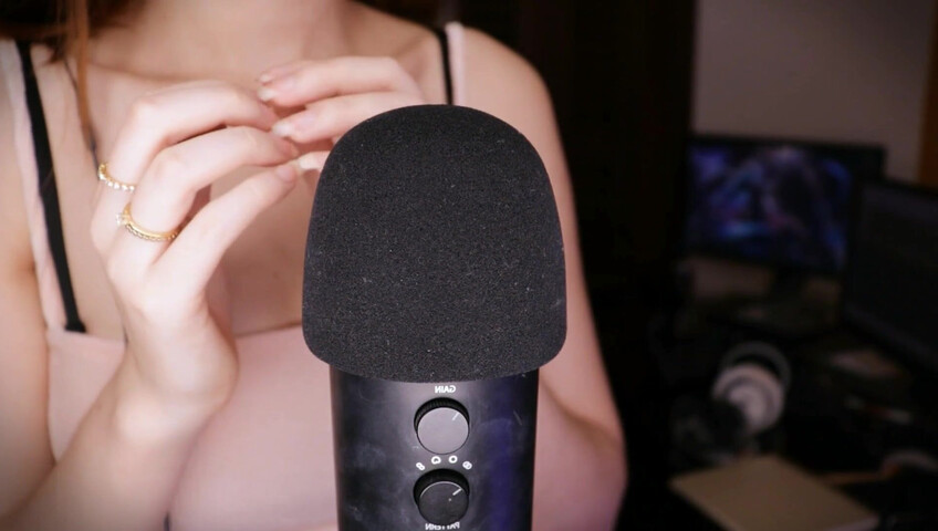 Maimy ASMR - Boobie Scratch