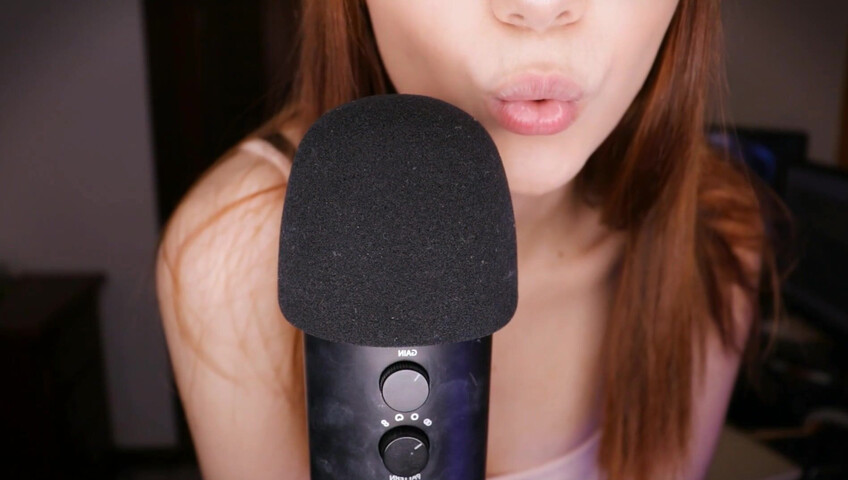 Maimy ASMR - Boobie Scratch