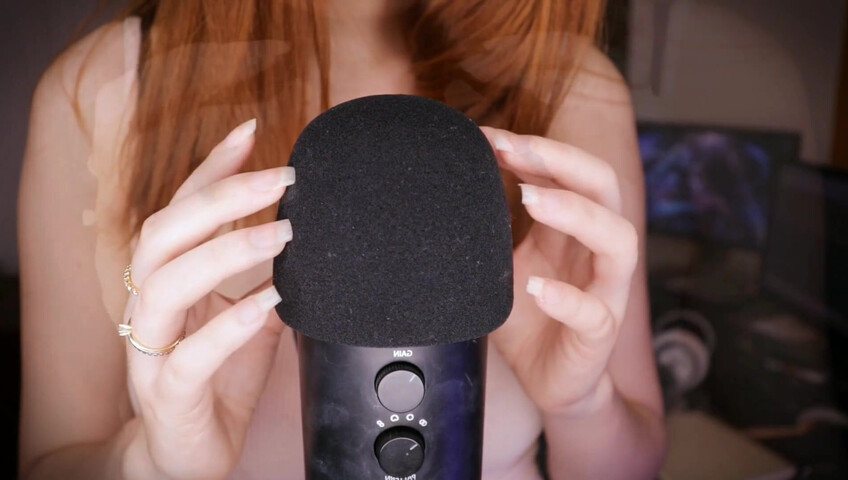 Maimy ASMR - Boobie Scratch