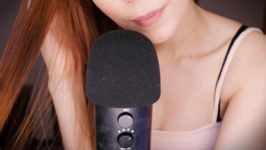 Maimy ASMR - Boobie Scratch