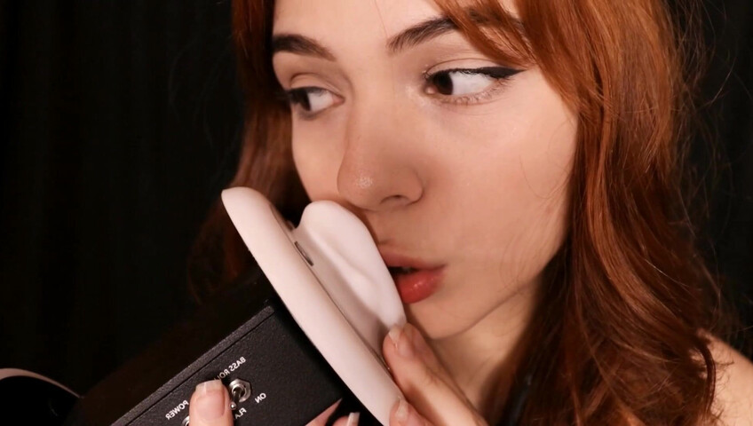 Maimy ASMR - Ear Licking