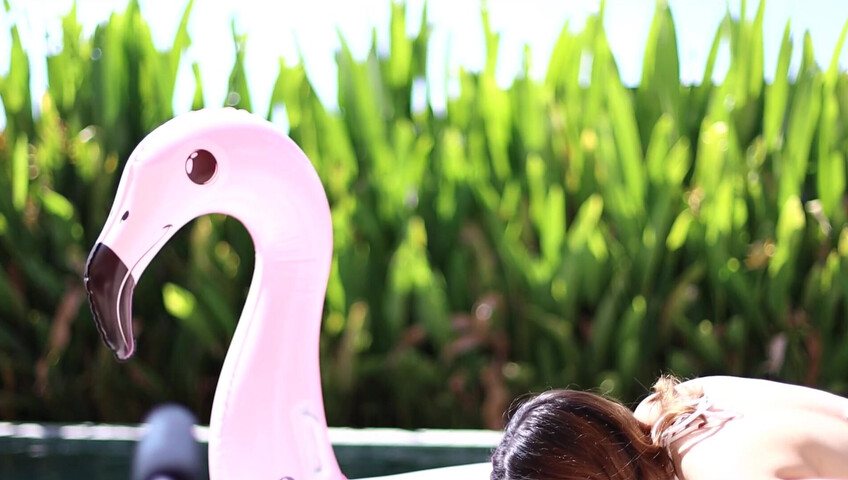 Maimy ASMR - Pool Live Stream