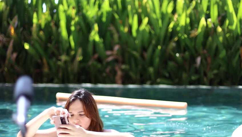 Maimy ASMR - Pool Live Stream