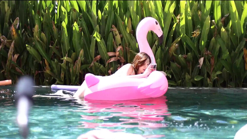 Maimy ASMR - Pool Live Stream