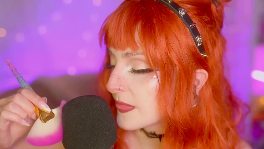 Mewlies ASMR - Close Your Eyes and Relax - Gentle Mic Brushing