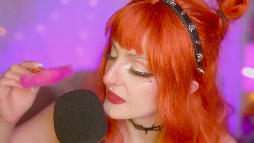 Mewlies ASMR - Close Your Eyes and Relax - Gentle Mic Brushing