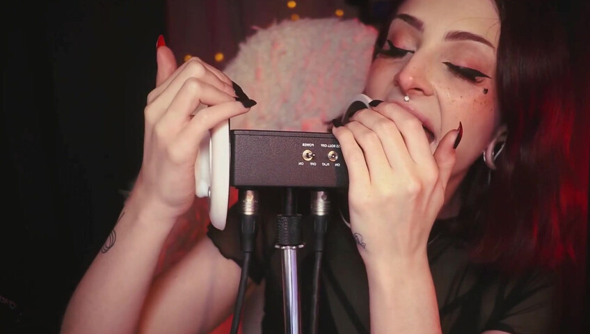 Mewlies ASMR - Patreon Exclusive  Blue-Tongue Ear Licking Just for You