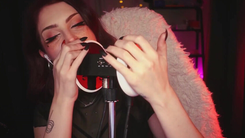 Mewlies ASMR - Patreon Exclusive  Blue-Tongue Ear Licking Just for You