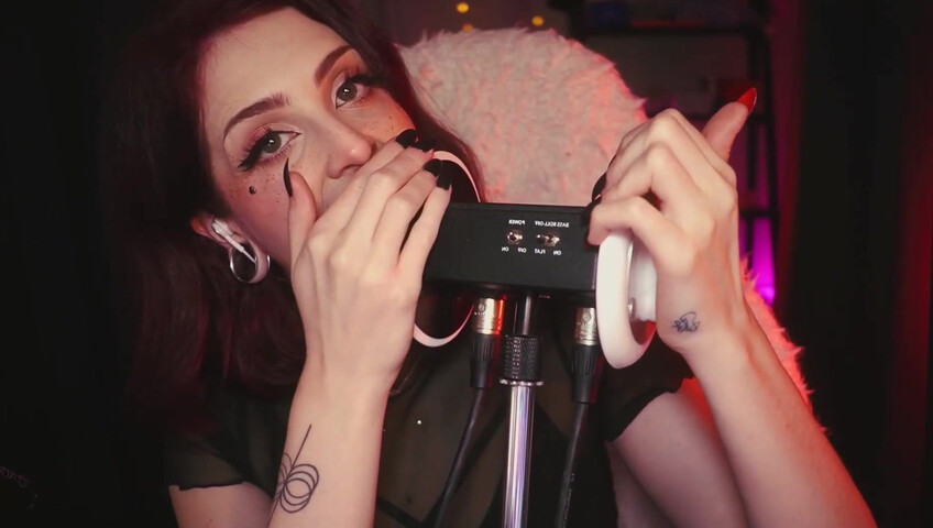 Mewlies ASMR - Patreon Exclusive  Blue-Tongue Ear Licking Just for You