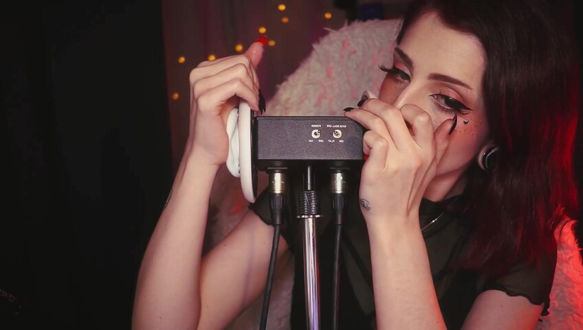 Mewlies ASMR - Patreon Exclusive  Blue-Tongue Ear Licking Just for You