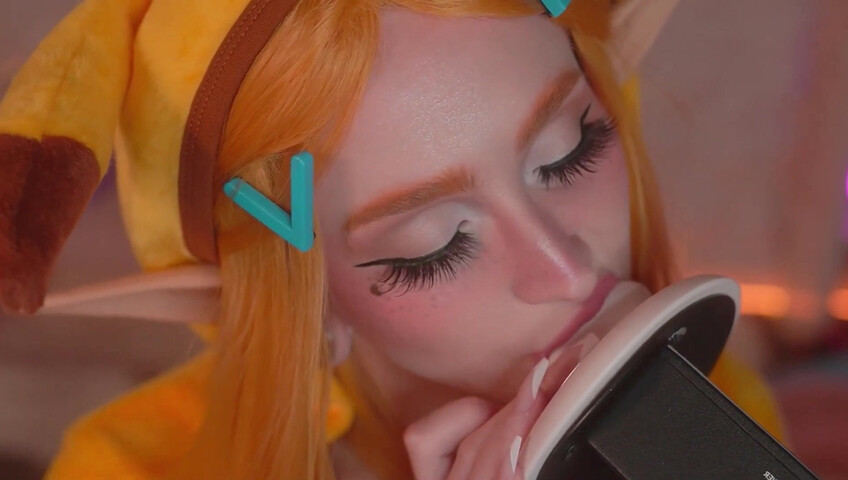 Mewlies ASMR - Sensual Ear Eating