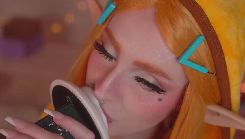 Mewlies ASMR - Sensual Ear Eating