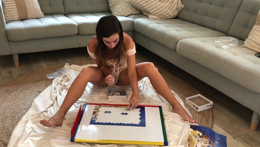 Miss Bell ASMR - 13 September 2021 - Make a Puzzle With Me