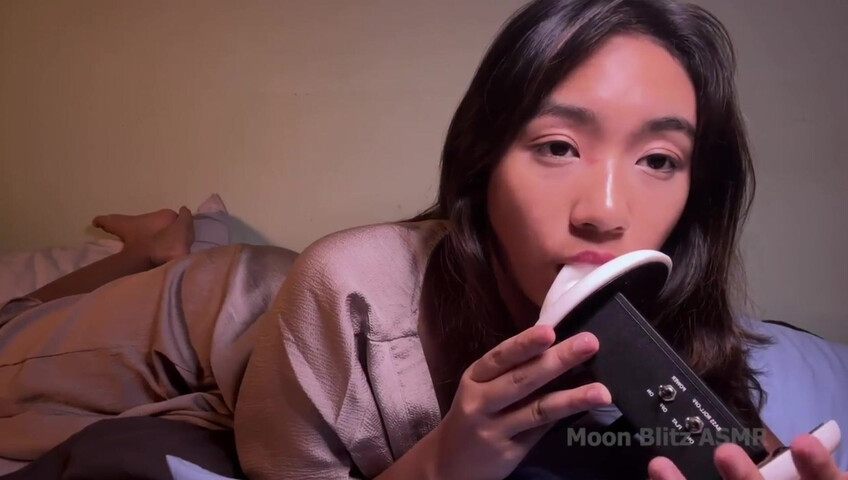 MoonBlitz ASMR - Ear eating, mouth sounds