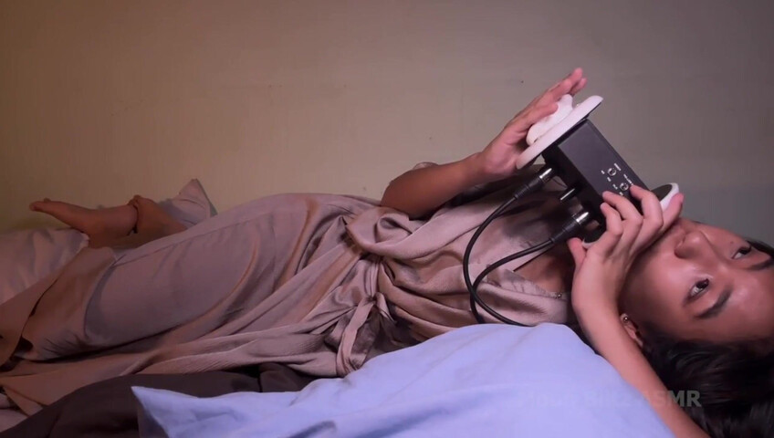 MoonBlitz ASMR - Ear eating, mouth sounds