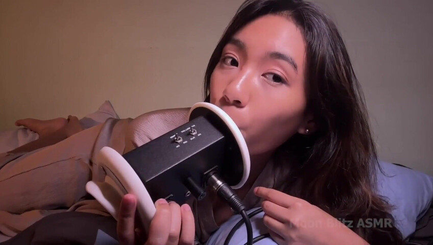 MoonBlitz ASMR - Ear eating, mouth sounds