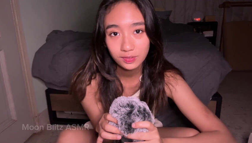 MoonBlitz ASMR - Mic Rubbing and Mouth Sounds