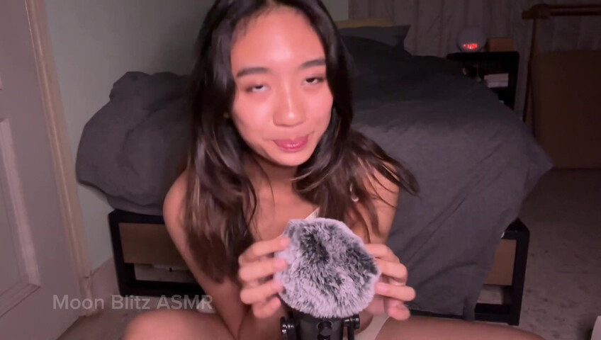 MoonBlitz ASMR - Mic Rubbing and Mouth Sounds