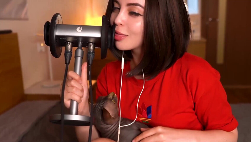 Moona ASMR - Licking In Yoga Leggings