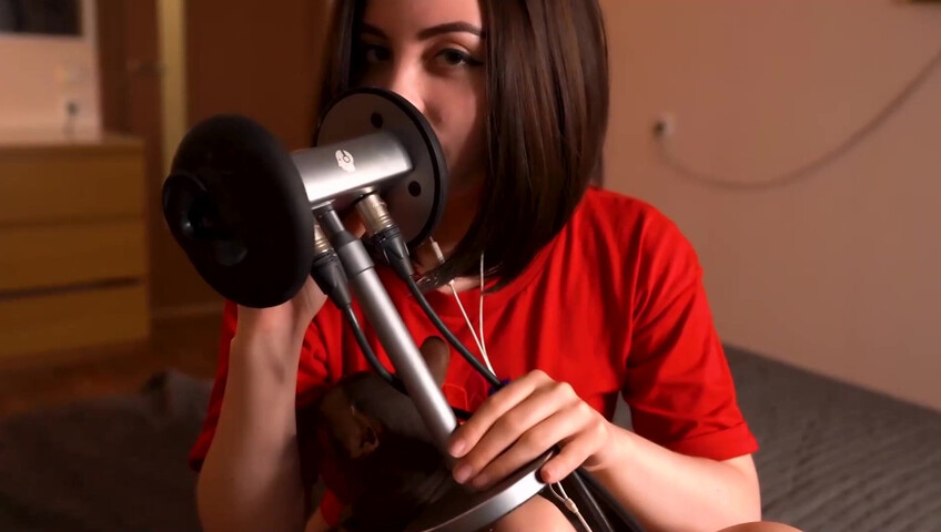 Moona ASMR - Licking In Yoga Leggings