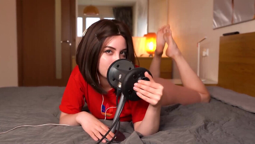 Moona ASMR - Licking In Yoga Leggings