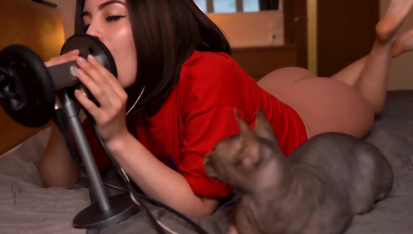 Moona ASMR - Licking In Yoga Leggings