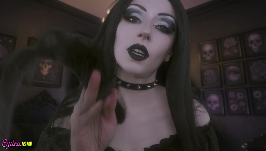 Egilea ASMR - Goth Girl Kisses You