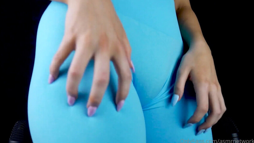 Fit Chick Amy - Yoga Pants Scratch