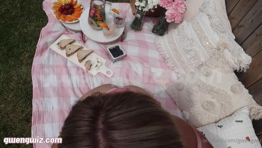 GwenGwiz - 26 June 2021 - Summer Garden Picnic Sex