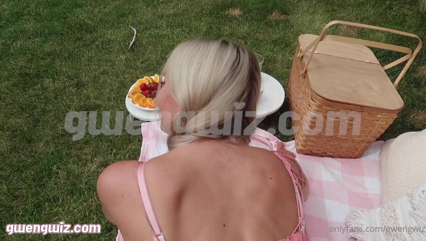 GwenGwiz - 26 June 2021 - Summer Garden Picnic Sex