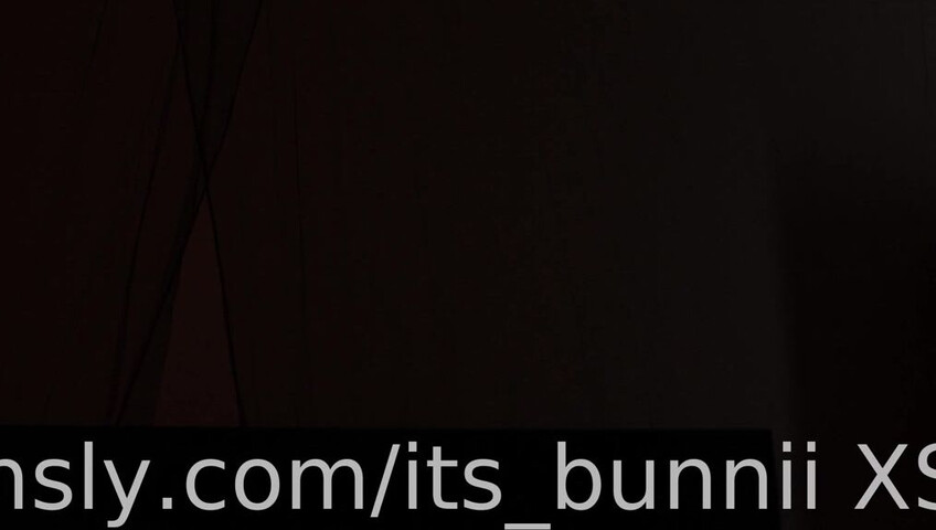 Its_Bunnii - Prop ASMR in a Towel