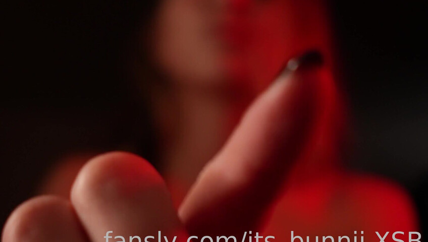 Its_Bunnii - Prop ASMR in a Towel