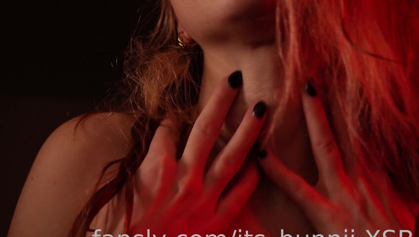 Its_Bunnii - Prop ASMR in a Towel