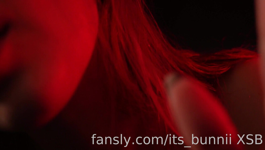 Its_Bunnii - Prop ASMR in a Towel