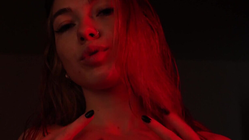 Its_Bunnii - Prop ASMR in a Towel