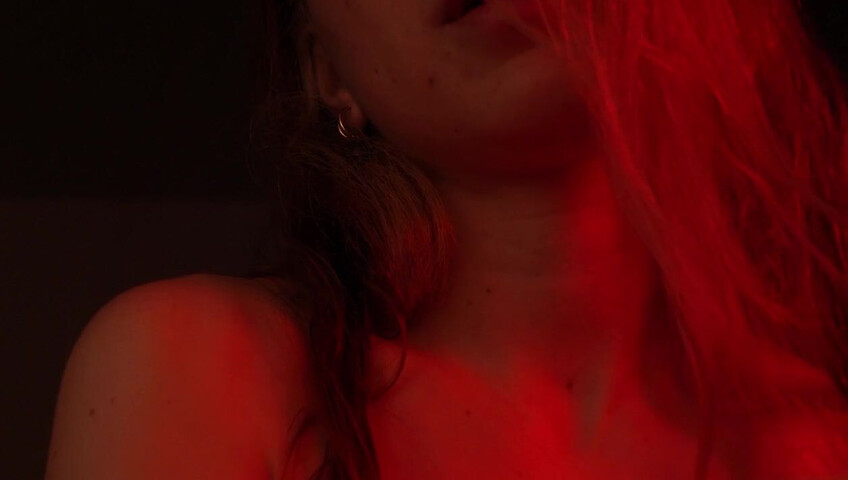 Its_Bunnii - Prop ASMR in a Towel