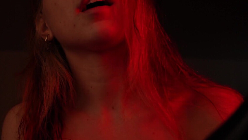 Its_Bunnii - Prop ASMR in a Towel