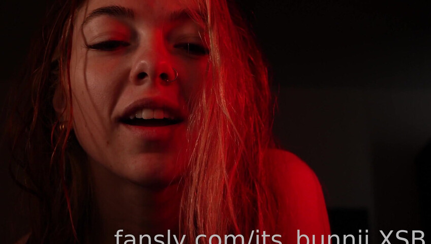 Its_Bunnii - Prop ASMR in a Towel