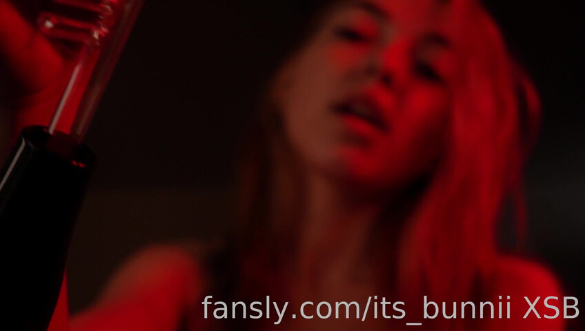 Its_Bunnii - Prop ASMR in a Towel