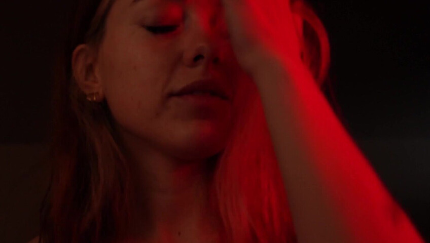 Its_Bunnii - Prop ASMR in a Towel